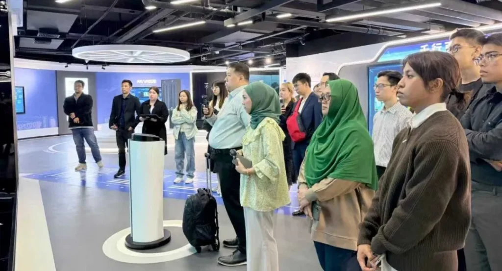 Dialogue for the Future: SUSS Student and Faculty Delegation Visits Ice Cypress Technology
