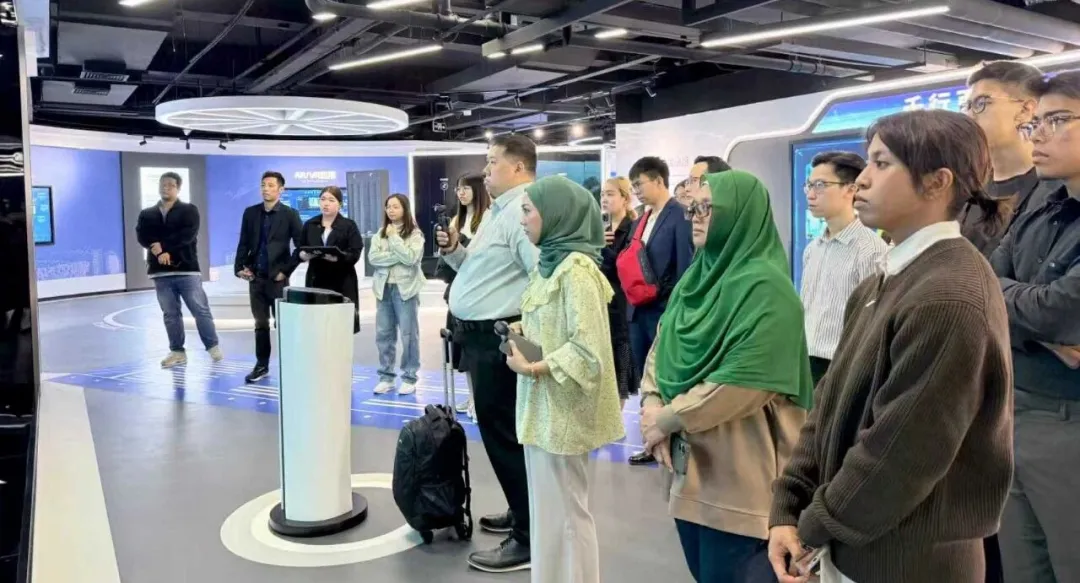 Dialogue for the Future: SUSS Student and Faculty Delegation Visits Ice Cypress Technology